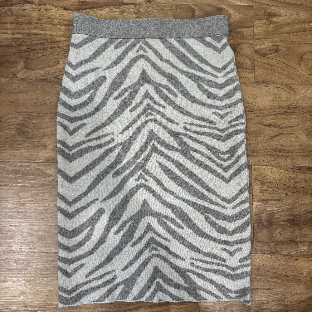Tahari Zebra Print Pencil Skirt • Small Petite